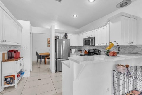 House in Fort Lauderdale, Florida 4 bedrooms, 173.91 sq.m. № 2021931 - photo 14