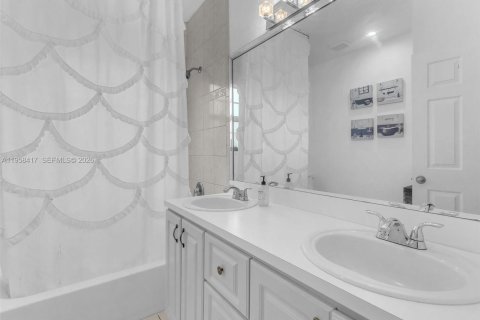 House in Fort Lauderdale, Florida 4 bedrooms, 173.91 sq.m. № 2021931 - photo 26