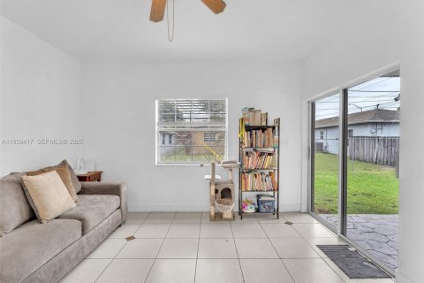 House in Fort Lauderdale, Florida 4 bedrooms, 173.91 sq.m. № 2021931 - photo 15