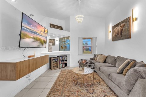 House in Fort Lauderdale, Florida 4 bedrooms, 173.91 sq.m. № 2021931 - photo 18