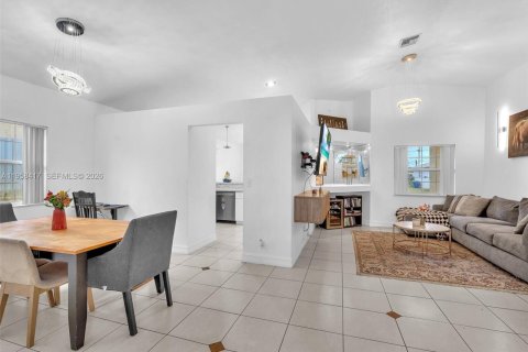 House in Fort Lauderdale, Florida 4 bedrooms, 173.91 sq.m. № 2021931 - photo 9