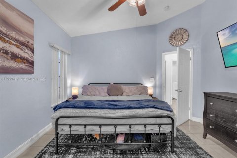 House in Fort Lauderdale, Florida 4 bedrooms, 173.91 sq.m. № 2021931 - photo 24