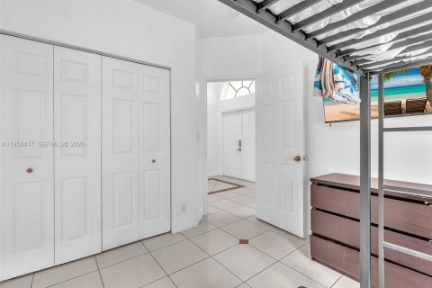 House in Fort Lauderdale, Florida 4 bedrooms, 173.91 sq.m. № 2021931 - photo 28