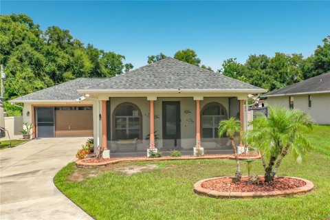 Villa ou maison à CRESTVIEW à Wildwood, Floride 3 chambres, 132.85 m2 № 2360543