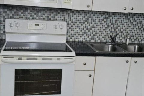 Condominio en venta en North Miami Beach, Florida, 2 dormitorios, 95.22 m2 № 1937990 - foto 1