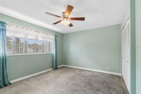Condo in Saint Petersburg, Florida, 2 bedrooms  № 2221971 - photo 24