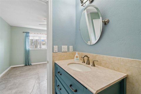 Condo in Saint Petersburg, Florida, 2 bedrooms  № 2221971 - photo 30