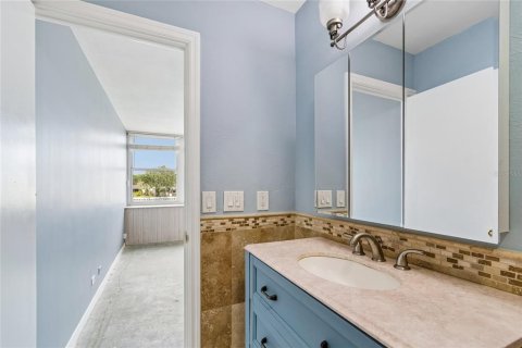 Condo in Saint Petersburg, Florida, 2 bedrooms  № 2221971 - photo 22