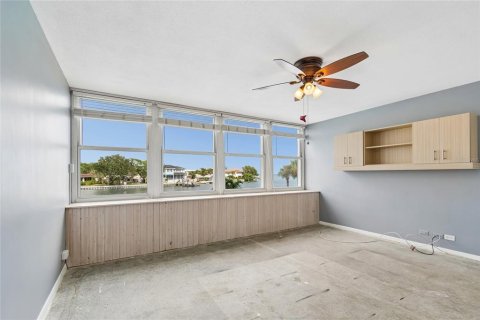 Condo in Saint Petersburg, Florida, 2 bedrooms  № 2221971 - photo 15