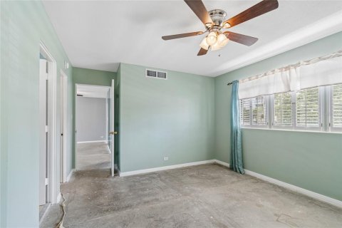 Condo in Saint Petersburg, Florida, 2 bedrooms  № 2221971 - photo 27