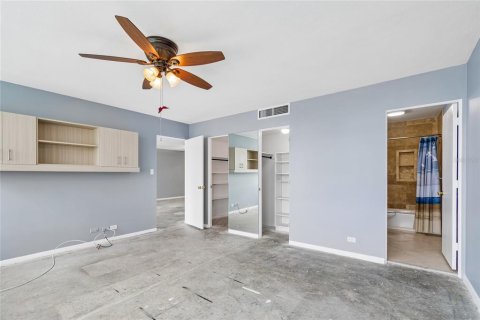 Condo in Saint Petersburg, Florida, 2 bedrooms  № 2221971 - photo 16