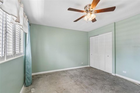 Condo in Saint Petersburg, Florida, 2 bedrooms  № 2221971 - photo 25