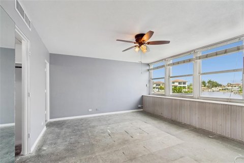 Condo in Saint Petersburg, Florida, 2 bedrooms  № 2221971 - photo 13