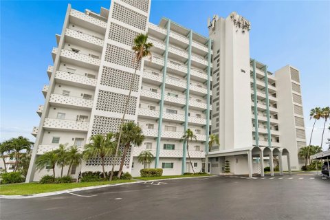 Condo in Saint Petersburg, Florida, 2 bedrooms  № 2221971 - photo 2