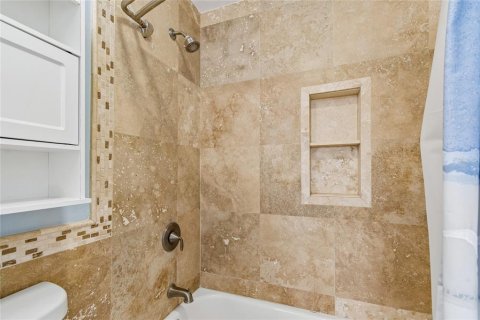 Condo in Saint Petersburg, Florida, 2 bedrooms  № 2221971 - photo 21
