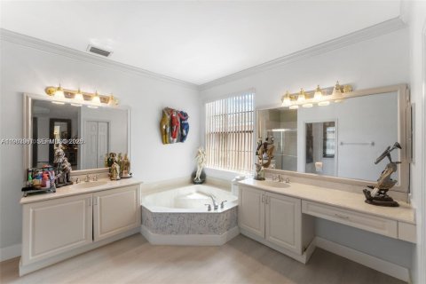 Villa ou maison à vendre à Miramar, Floride: 6 chambres, 384.34 m2 № 2025544 - photo 20