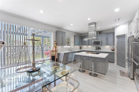 Villa ou maison à vendre à Miramar, Floride: 6 chambres, 384.34 m2 № 2025544 - photo 9