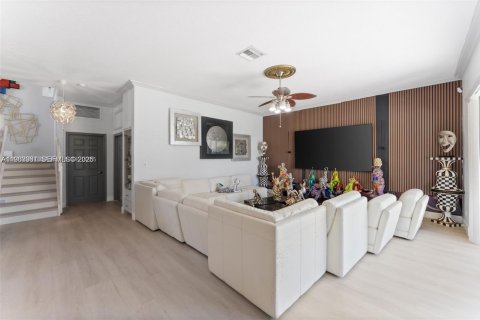 Villa ou maison à vendre à Miramar, Floride: 6 chambres, 384.34 m2 № 2025544 - photo 12