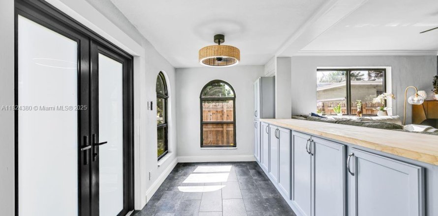 Villa ou maison à Hollywood, Floride 4 chambres, 245.26 m2 № 1791104