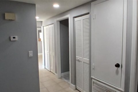 Купить виллу или дом в Тарпон-Спрингс, Флорида 8 комнат, 151.52м2, № 2237467 - фото 17