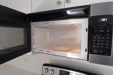 Купить виллу или дом в Тарпон-Спрингс, Флорида 8 комнат, 151.52м2, № 2237467 - фото 25