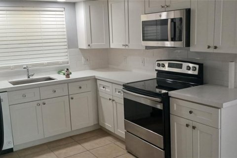 Купить виллу или дом в Тарпон-Спрингс, Флорида 8 комнат, 151.52м2, № 2237467 - фото 4