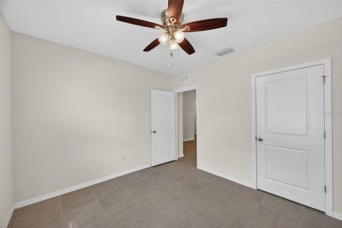 House in Zephyrhills, Florida 3 bedrooms, 157 sq.m. № 1915619 - photo 10