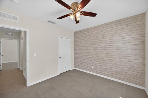 House in Zephyrhills, Florida 3 bedrooms, 157 sq.m. № 1915619 - photo 11