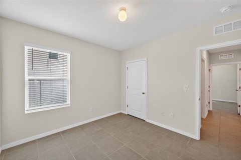 House in Zephyrhills, Florida 3 bedrooms, 157 sq.m. № 1915619 - photo 17