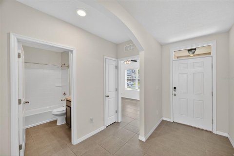 House in Zephyrhills, Florida 3 bedrooms, 157 sq.m. № 1915619 - photo 7