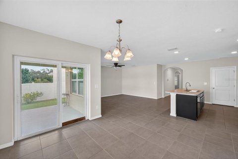 House in Zephyrhills, Florida 3 bedrooms, 157 sq.m. № 1915619 - photo 28