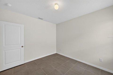 House in Zephyrhills, Florida 3 bedrooms, 157 sq.m. № 1915619 - photo 16