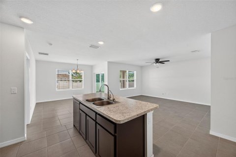 House in Zephyrhills, Florida 3 bedrooms, 157 sq.m. № 1915619 - photo 21