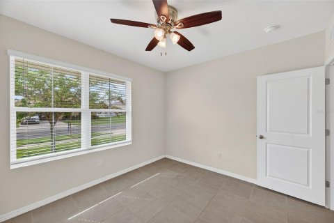 House in Zephyrhills, Florida 3 bedrooms, 157 sq.m. № 1915619 - photo 9