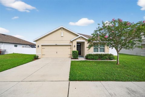 House in Zephyrhills, Florida 3 bedrooms, 157 sq.m. № 1915619 - photo 3