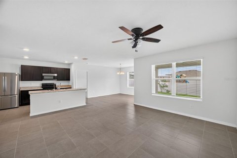 House in Zephyrhills, Florida 3 bedrooms, 157 sq.m. № 1915619 - photo 24