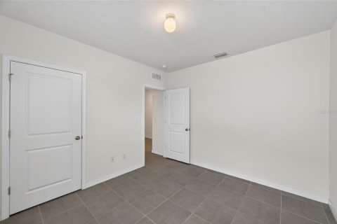 House in Zephyrhills, Florida 3 bedrooms, 157 sq.m. № 1915619 - photo 15