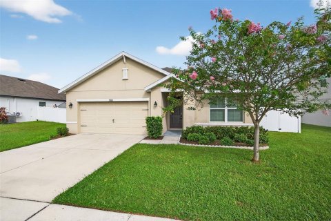 House in Zephyrhills, Florida 3 bedrooms, 157 sq.m. № 1915619 - photo 6