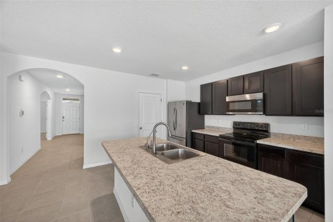 House in Zephyrhills, Florida 3 bedrooms, 157 sq.m. № 1915619 - photo 19