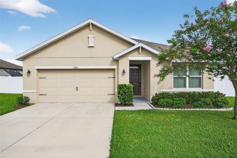 House in Zephyrhills, Florida 3 bedrooms, 157 sq.m. № 1915619 - photo 4