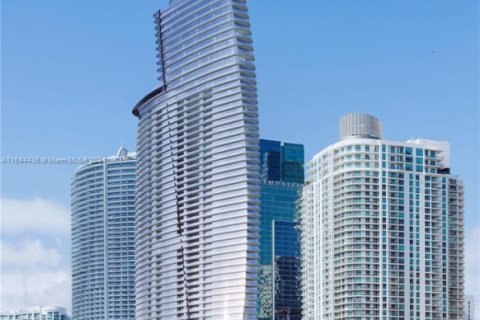 Condo in Miami, Florida, 3 bedrooms  № 1775130 - photo 1