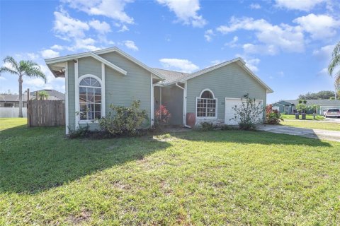 Villa ou maison à vendre à Titusville, Floride: 4 chambres, 156.35 m2 № 1883398 - photo 2