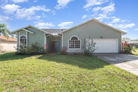 Villa ou maison à vendre à Titusville, Floride: 4 chambres, 156.35 m2 № 1883398 - photo 1