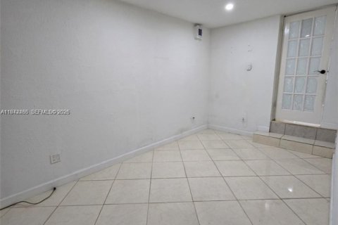 Villa ou maison à louer à Hialeah, Floride: 1 chambre, 153.38 m2 № 1999974 - photo 5