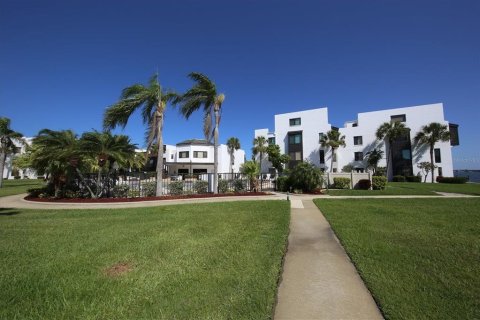 Condo in Englewood, Florida, 2 bedrooms  № 667319 - photo 22