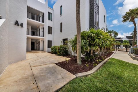 Condo in Englewood, Florida, 2 bedrooms  № 667319 - photo 10
