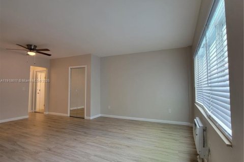 Appartement à louer à Miami Beach, Floride: 1 chambre, 65.03 m2 № 1974626 - photo 7