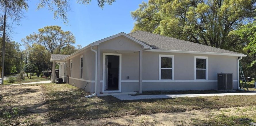 Commercial property in Ocala, Florida 6 bedrooms, 224.36 sq.m. № 1732588