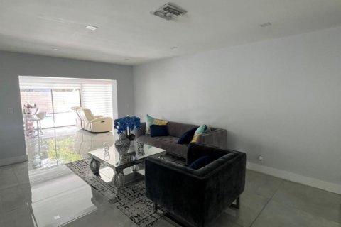 House in North Lauderdale, Florida 4 bedrooms, 200.58 sq.m. № 2175590 - photo 7