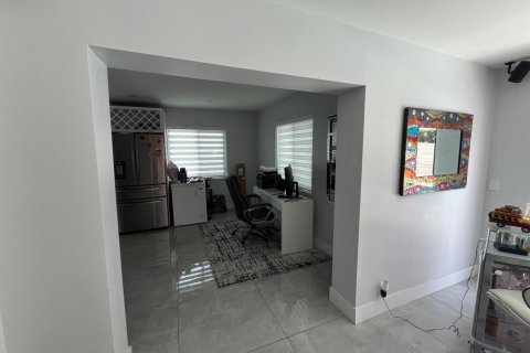House in North Lauderdale, Florida 4 bedrooms, 200.58 sq.m. № 2175590 - photo 8